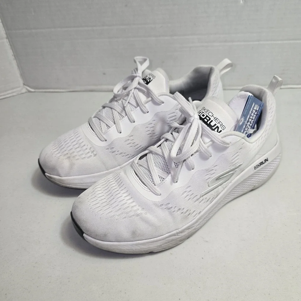 Skechers Max Cushioning White Running Shoes Women's Size 8 (128262)